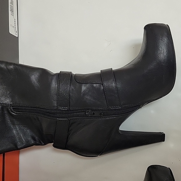 Guess Theorry black leather platform boots sz 7 4.5" heel,  3/4" platform - Picture 3 of 6